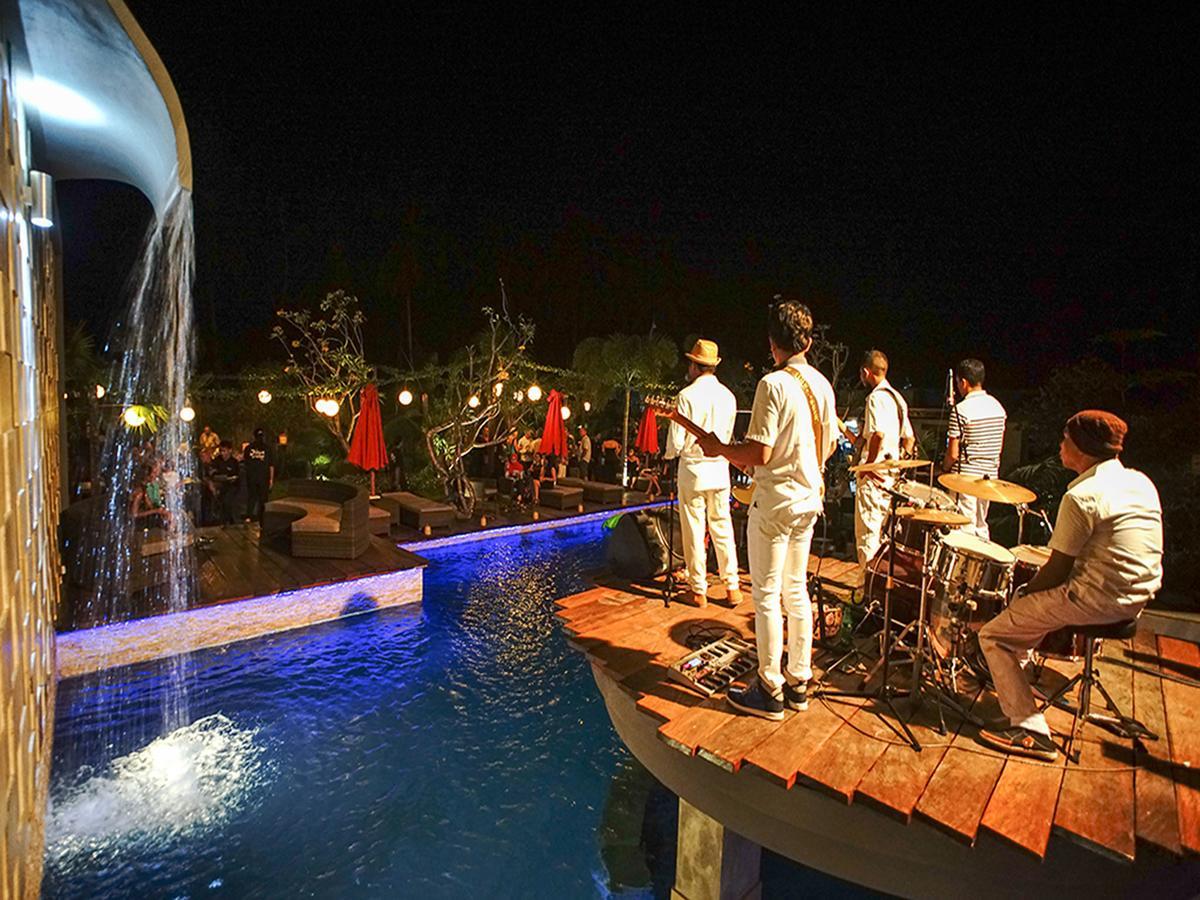 Pipe Dream Villas Resort Kuta  Exterior photo